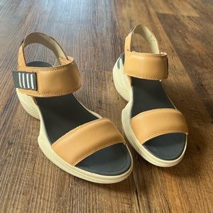 WOMEN'S EXPLORER BLITZ STRIDE SANDAL